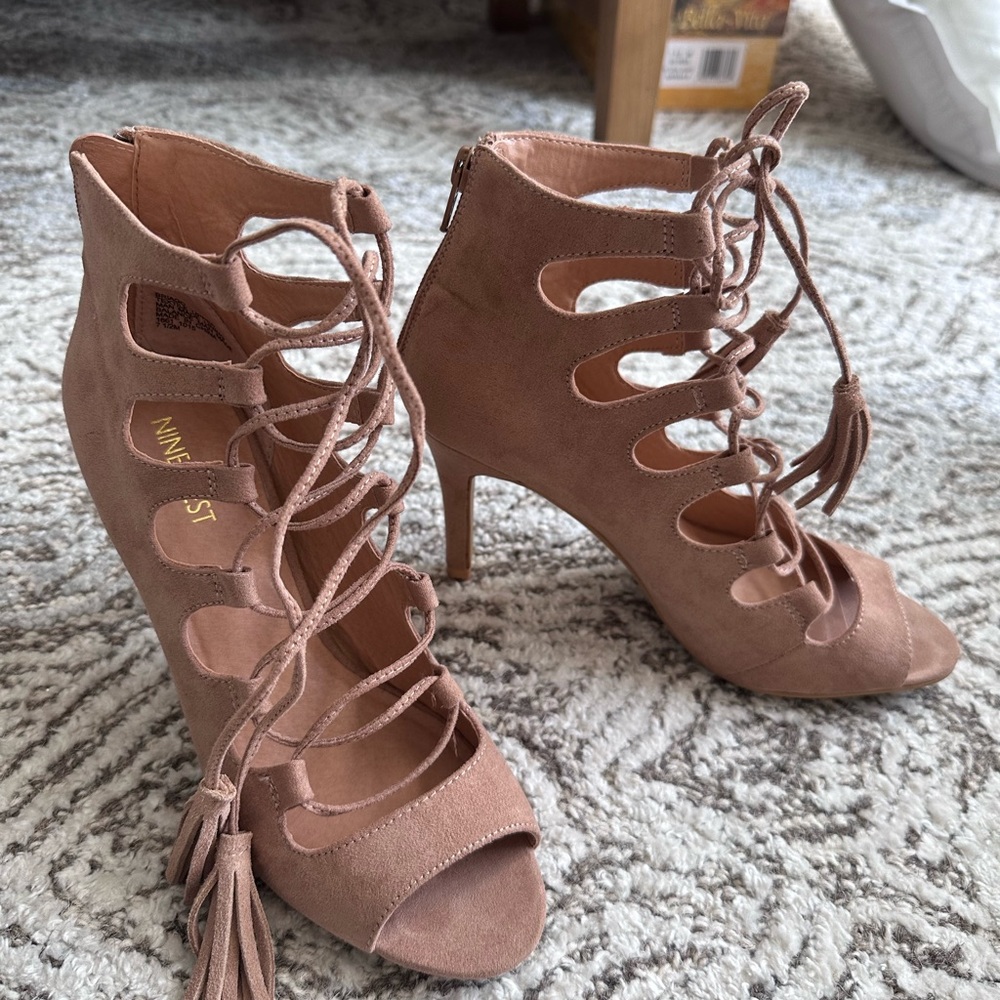 BRAND NEW NEVER WORN Nine West suede strappy heels.